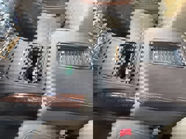 Used 2017 Chevrolet Suburban Premier image 25