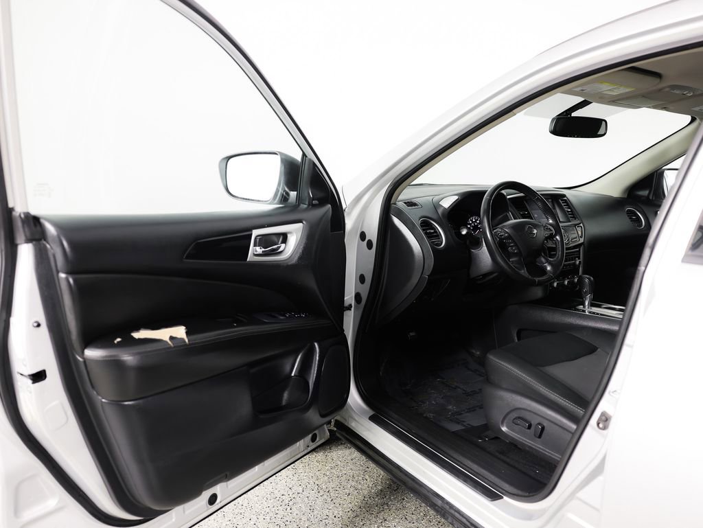 Used 2019 Nissan Pathfinder SV image 20