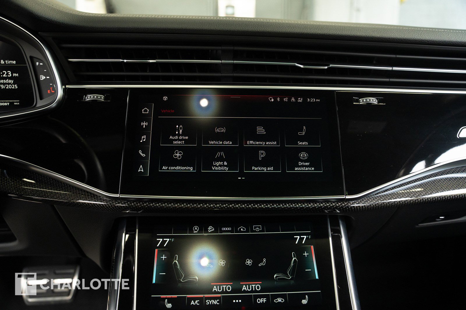 Used 2023 Audi SQ7 Premium Plus w/ Towing Package image 24