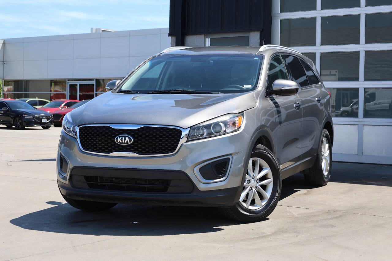 Used 2016 Kia Sorento LX image 3