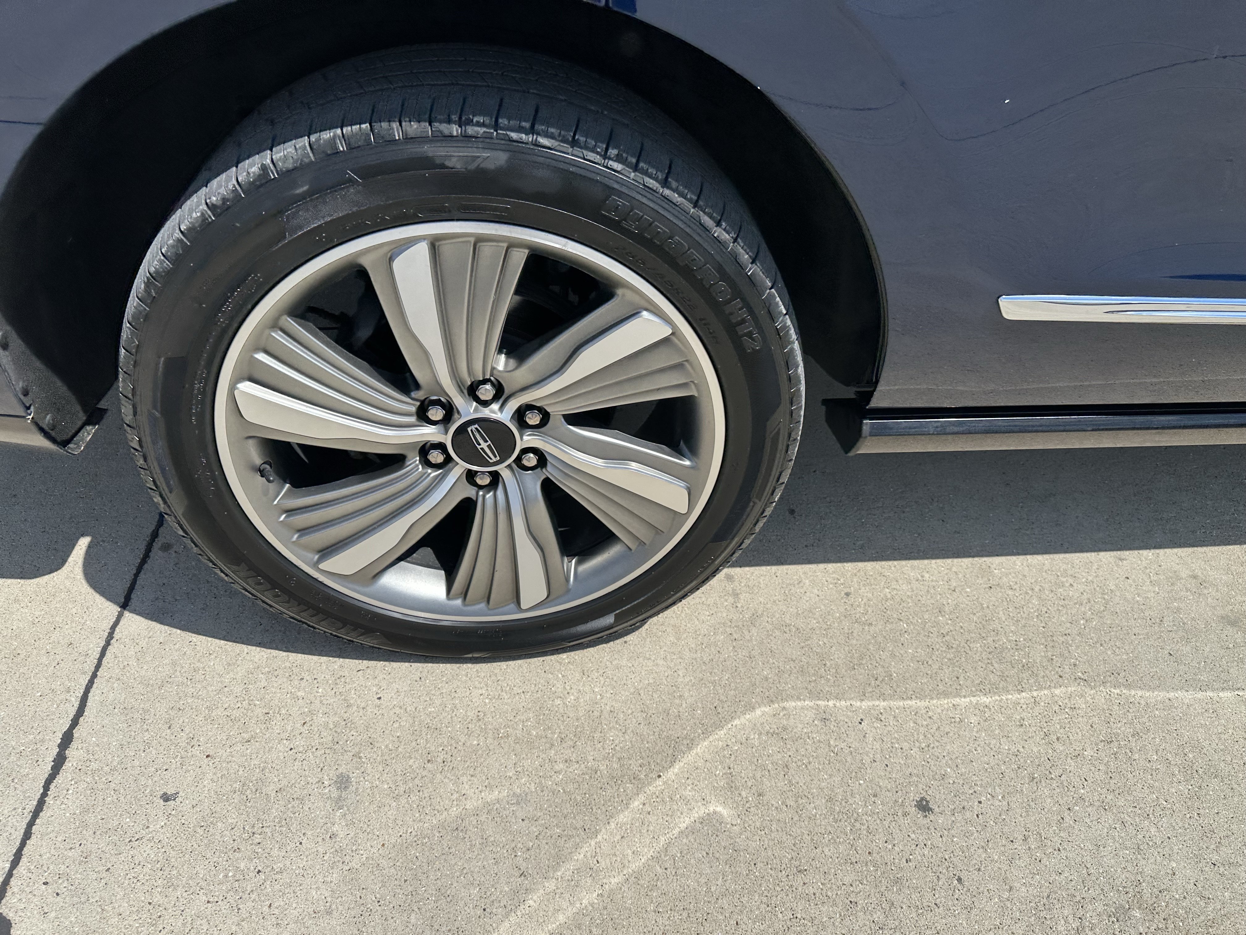 Used 2018 Lincoln Navigator Reserve w/ Technology Package AWD/4WD image 3