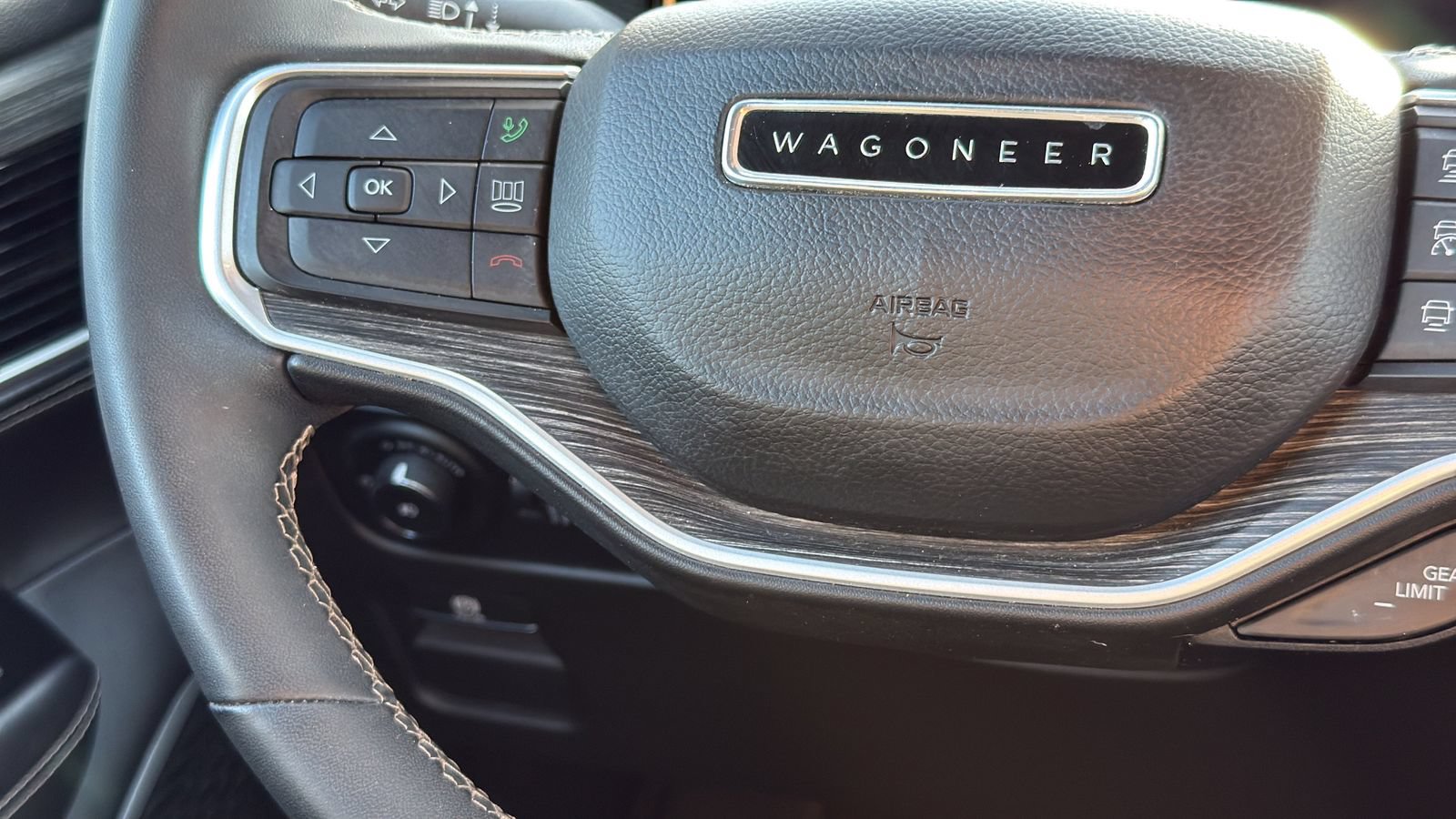 Used 2024 Jeep Wagoneer Series II w/ Flexible Seating Group AWD/4WD image 16
