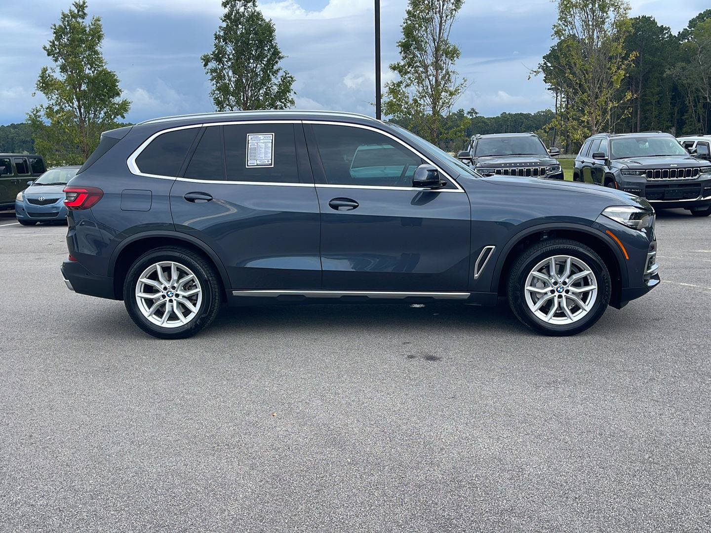 Used 2022 BMW X5 xDrive40i w/ Premium Package AWD/4WD image 8