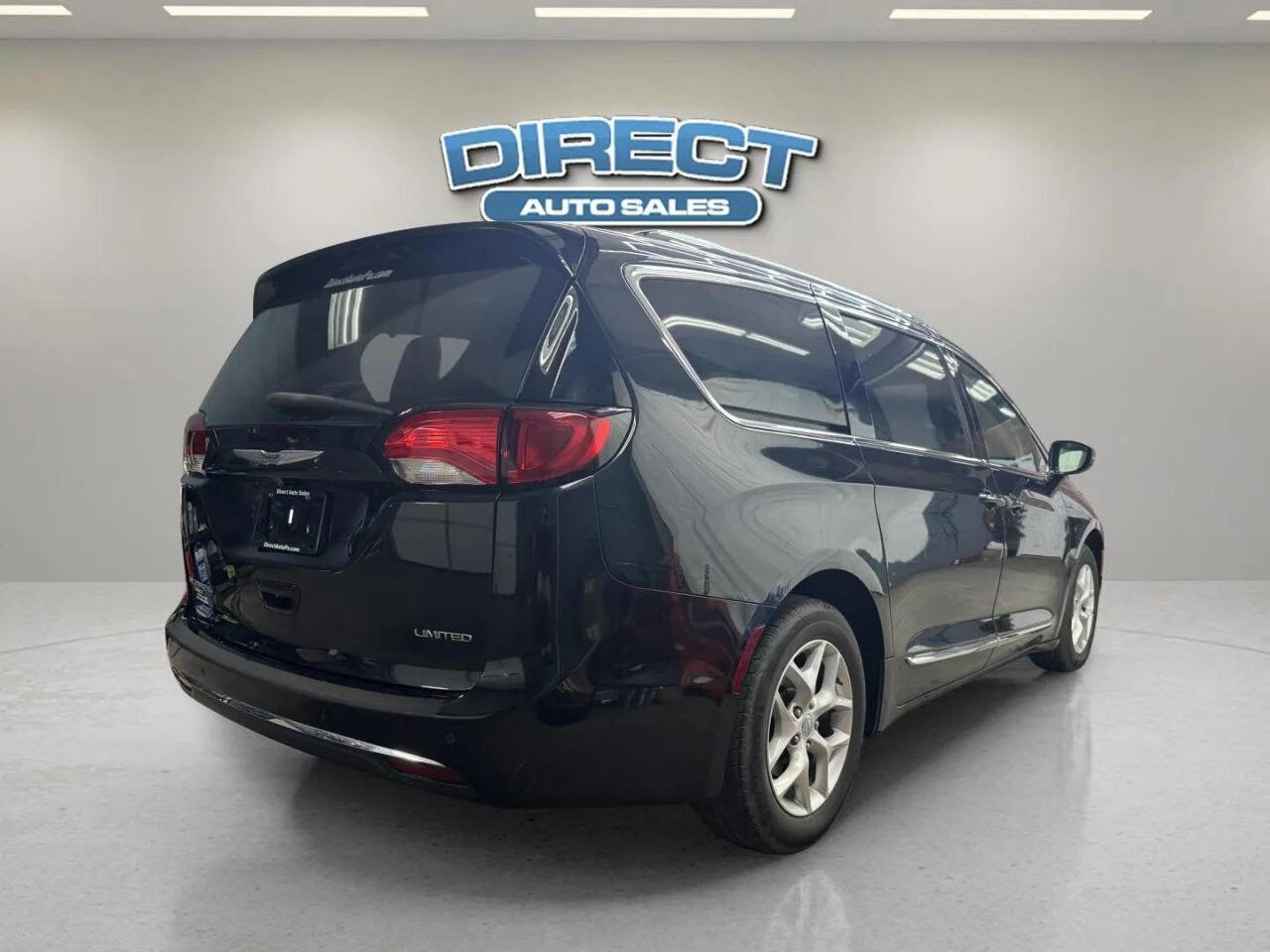 Used 2017 Chrysler Pacifica Limited FWD image 6