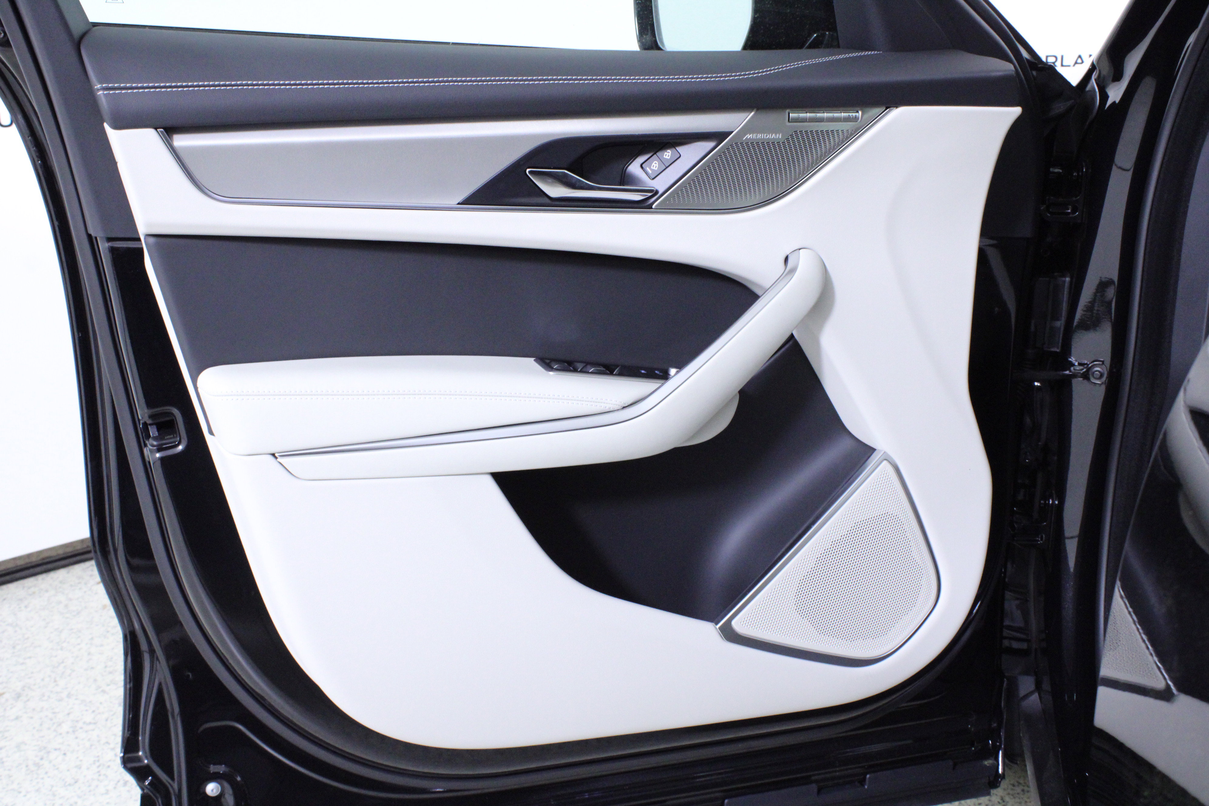 New 2026 Jaguar F-PACE R-Dynamic S image 15