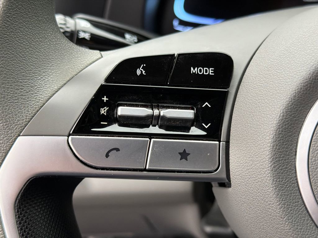 Used 2024 Hyundai Elantra SE image 24