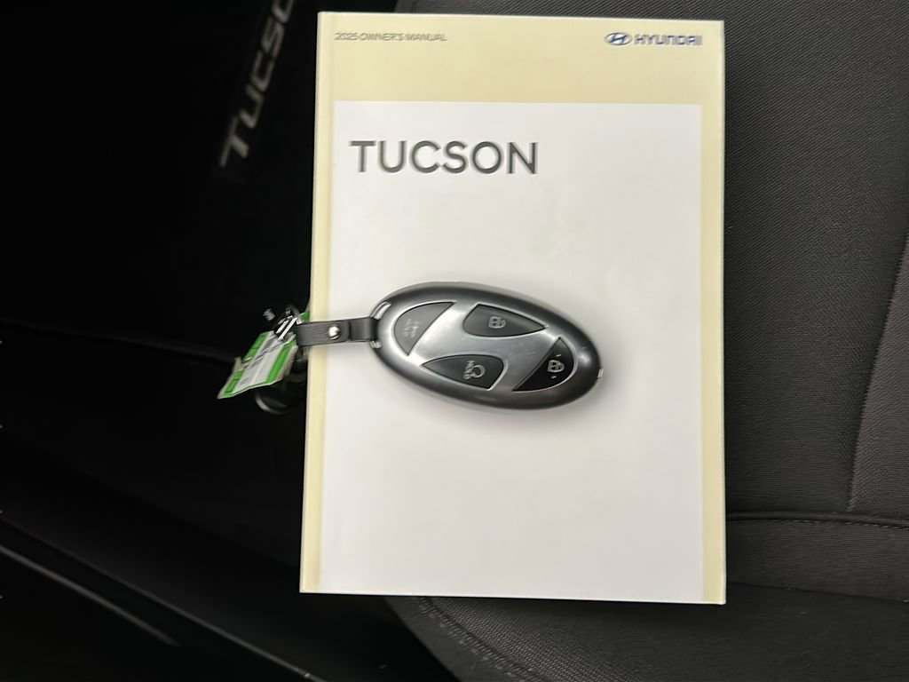 Certified 2025 Hyundai Tucson SE image 26