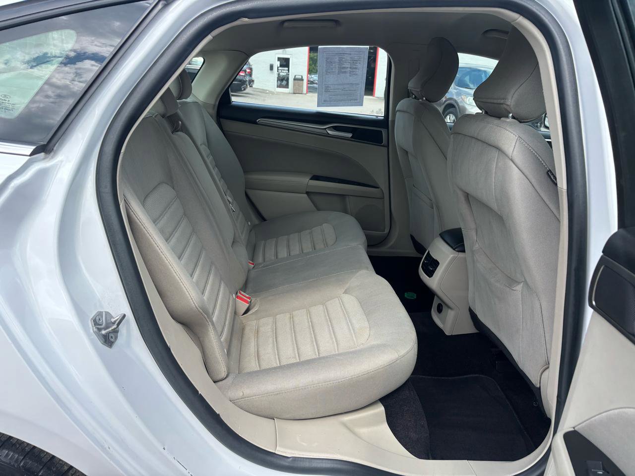 Used 2019 Ford Fusion SE FWD image 12
