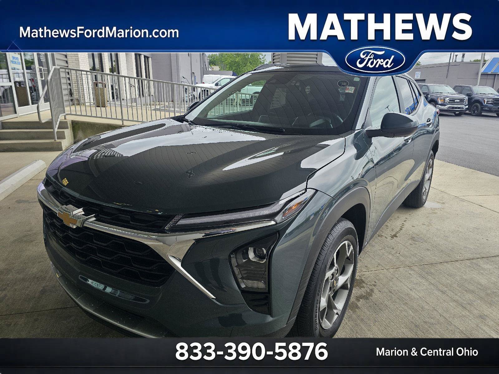 Used 2025 Chevrolet Trax LT w/ LT Convenience Package FWD image 1