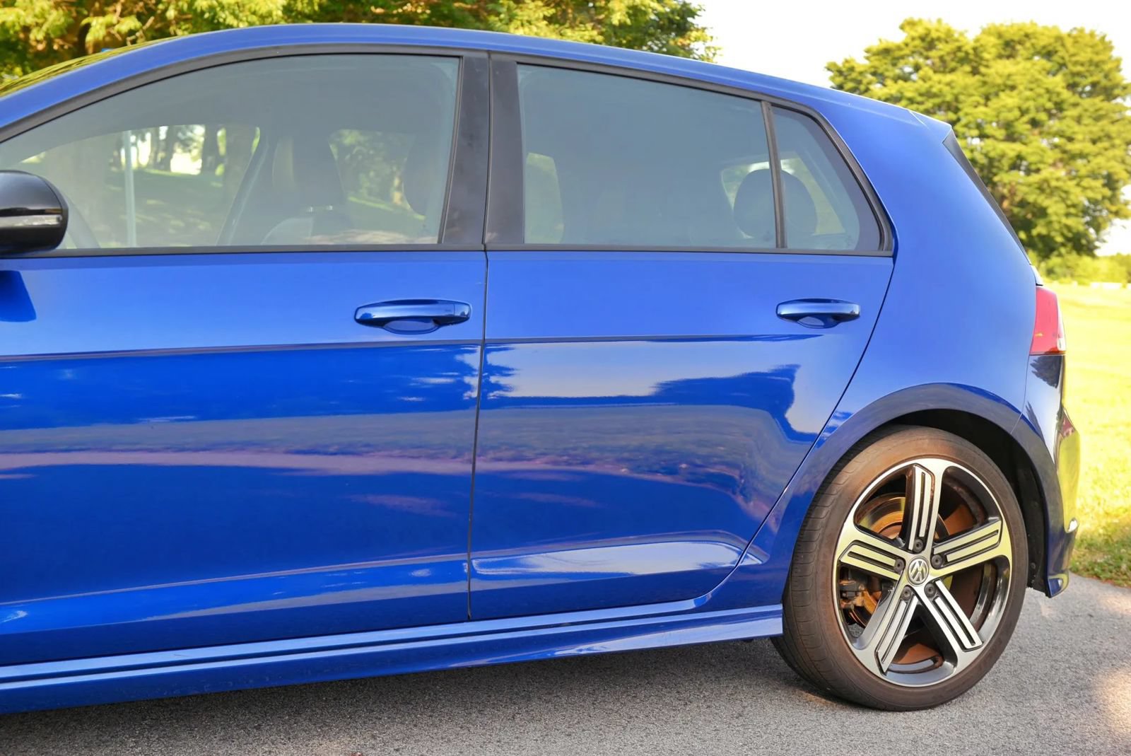 Used 2015 Volkswagen Golf R 4-Door AWD/4WD image 16