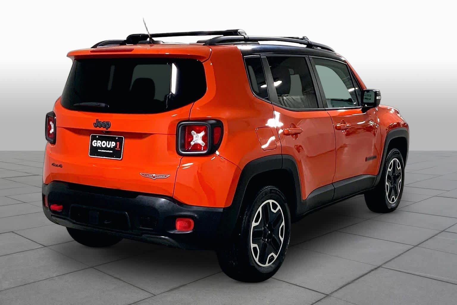 Used 2016 Jeep Renegade Trailhawk w/ Premium Trailhawk Package AWD/4WD image 11