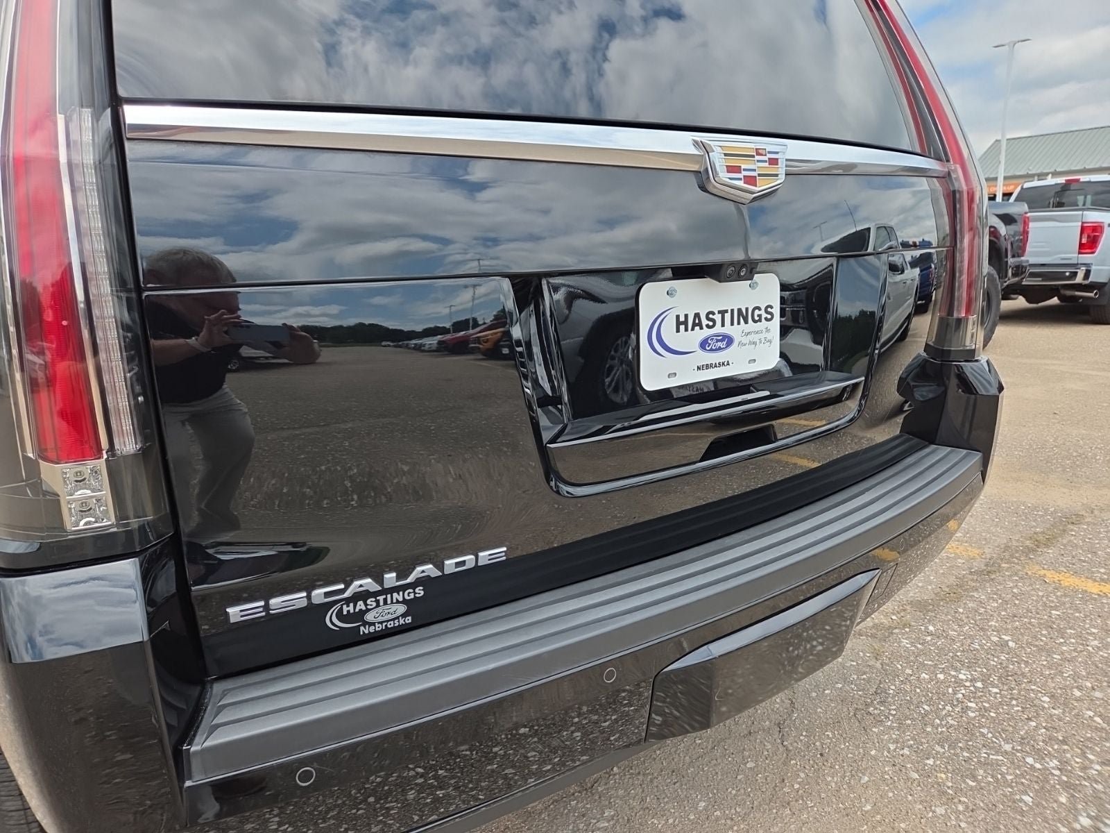 Used 2017 Cadillac Escalade Platinum AWD/4WD image 9