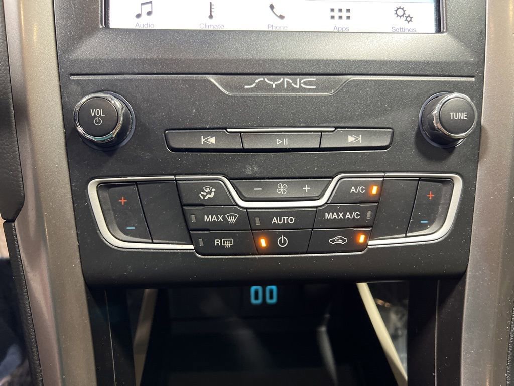 Used 2019 Ford Fusion SE FWD image 32
