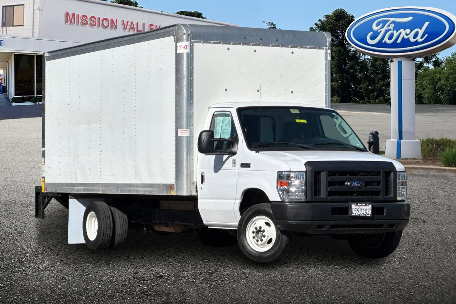 Used 2019 Ford E-450 and Econoline 450 Super Duty w/ Power Windows & Locks Group RWD image 2