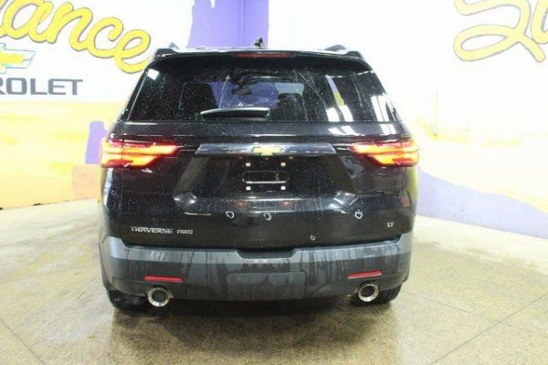 Used 2023 Chevrolet Traverse LT image 3