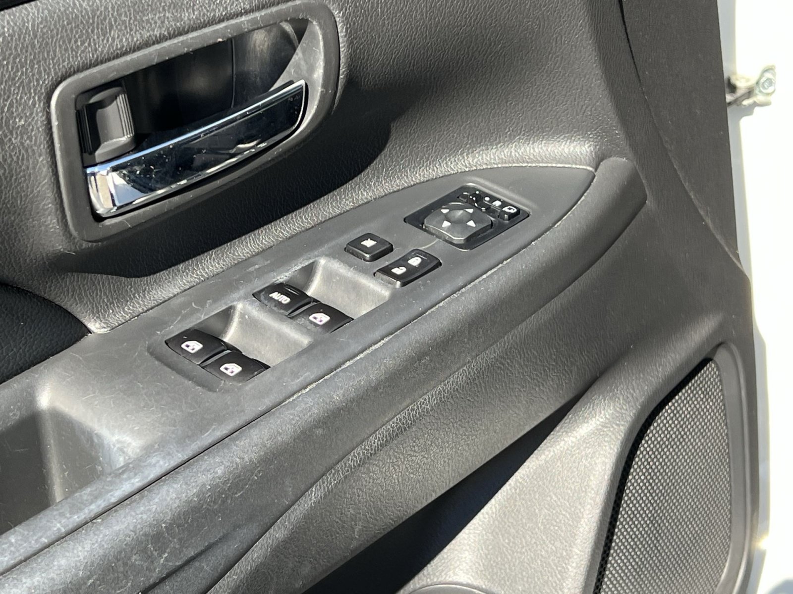 Used 2016 Mitsubishi Outlander SE AWD/4WD image 12