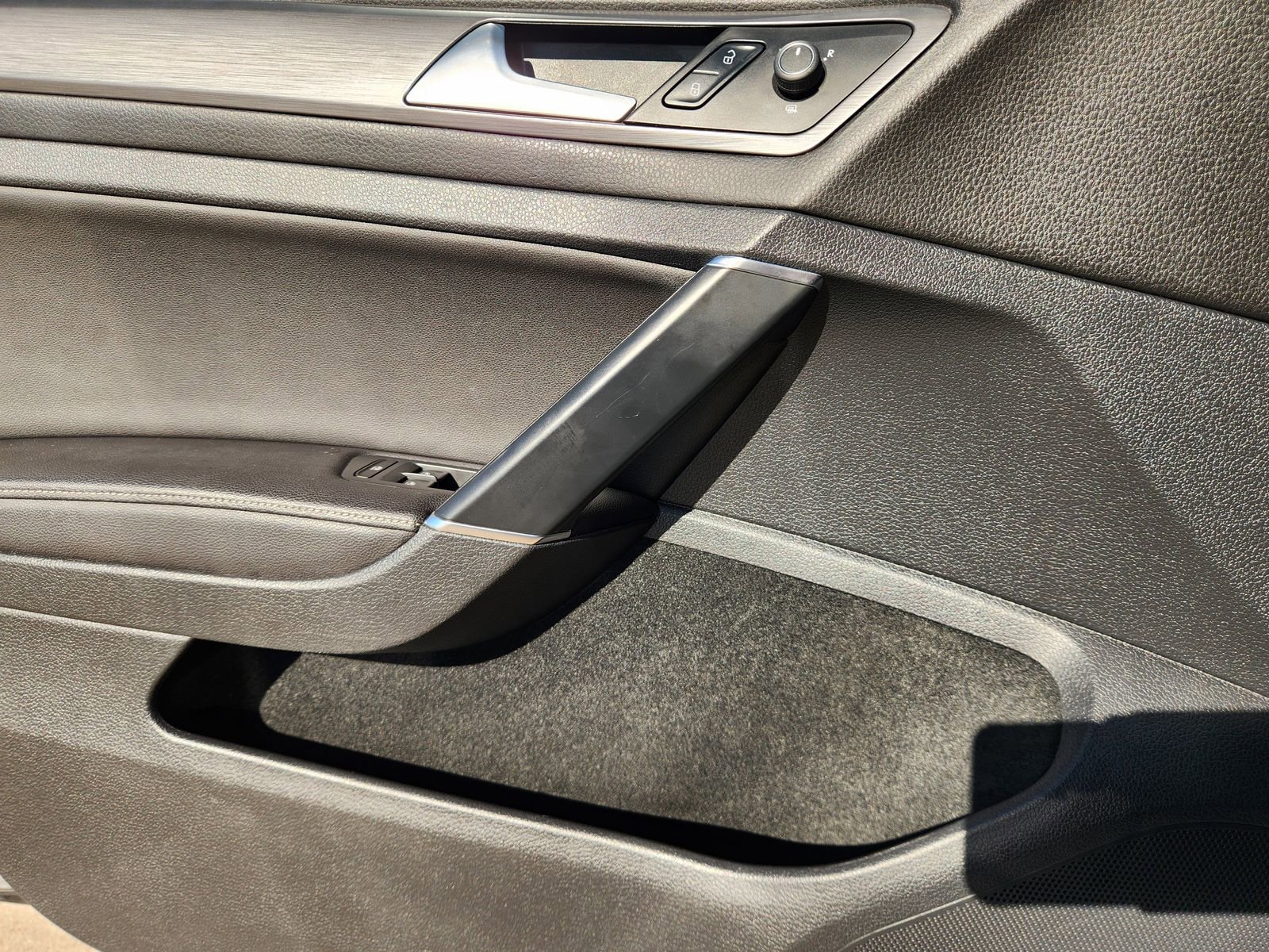 Used 2021 Volkswagen Golf 4-Door image 24