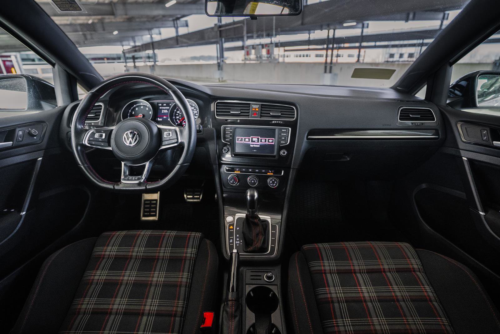 Used 2017 Volkswagen GTI Sport image 2