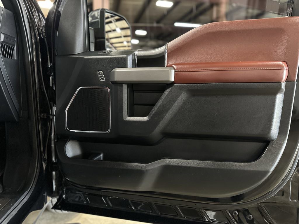 Used 2020 Ford F150 Platinum w/ Equipment Group 701A Luxury image 5