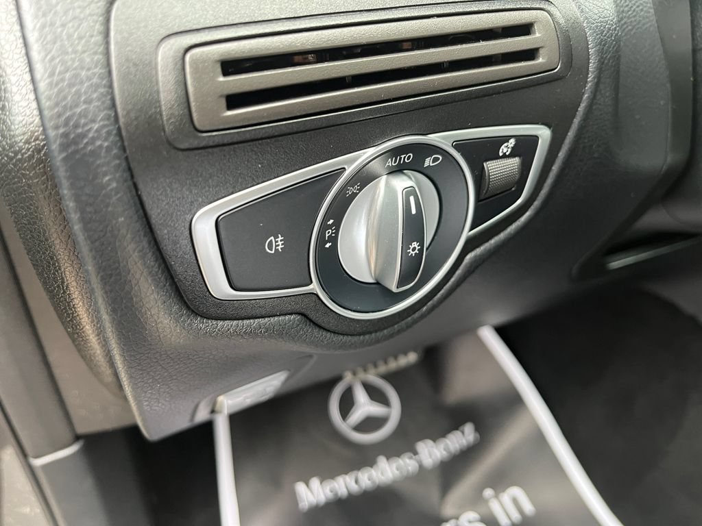 Used 2022 Mercedes-Benz GLC 300 4MATIC image 24
