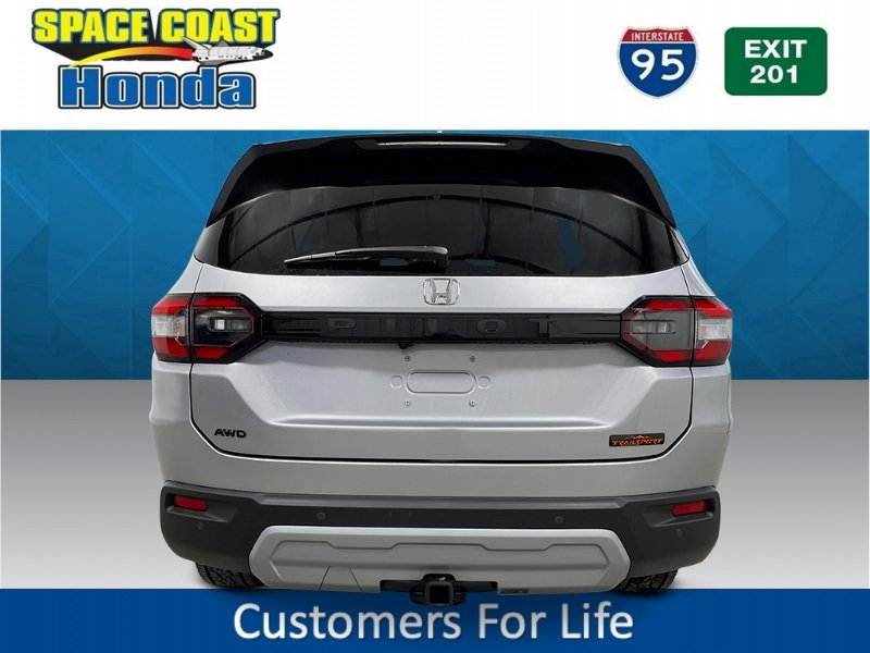 New 2025 Honda Pilot TrailSport image 4