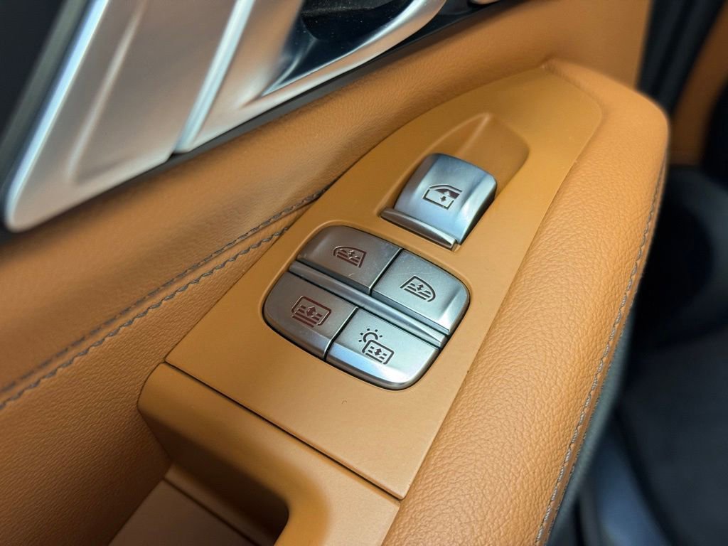 Used 2020 BMW X7 M50i AWD/4WD image 18