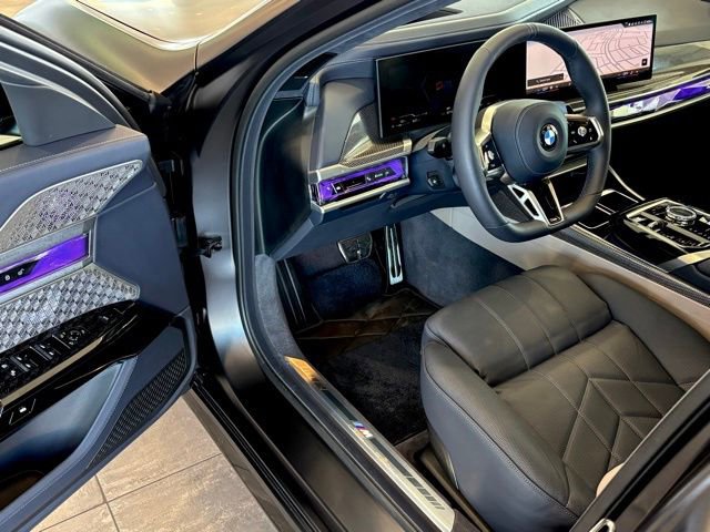 Used 2025 BMW 760i xDrive w/ Executive Package image 11