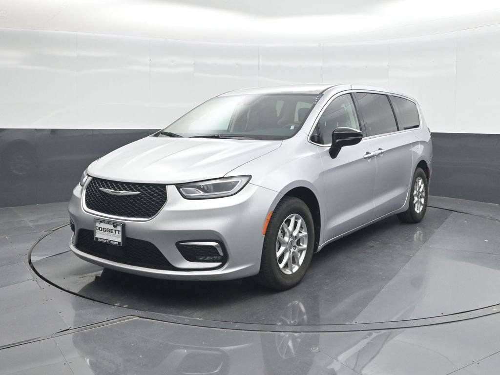 Used 2024 Chrysler Pacifica Touring-L