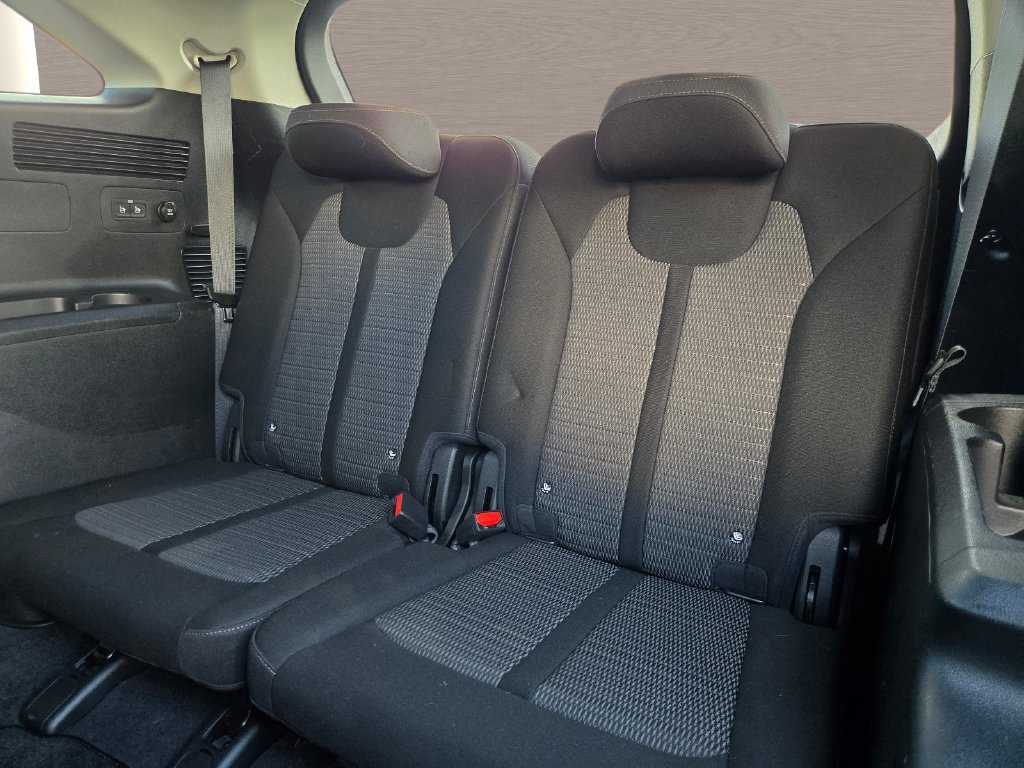 Used 2025 Kia Sorento LX FWD image 14