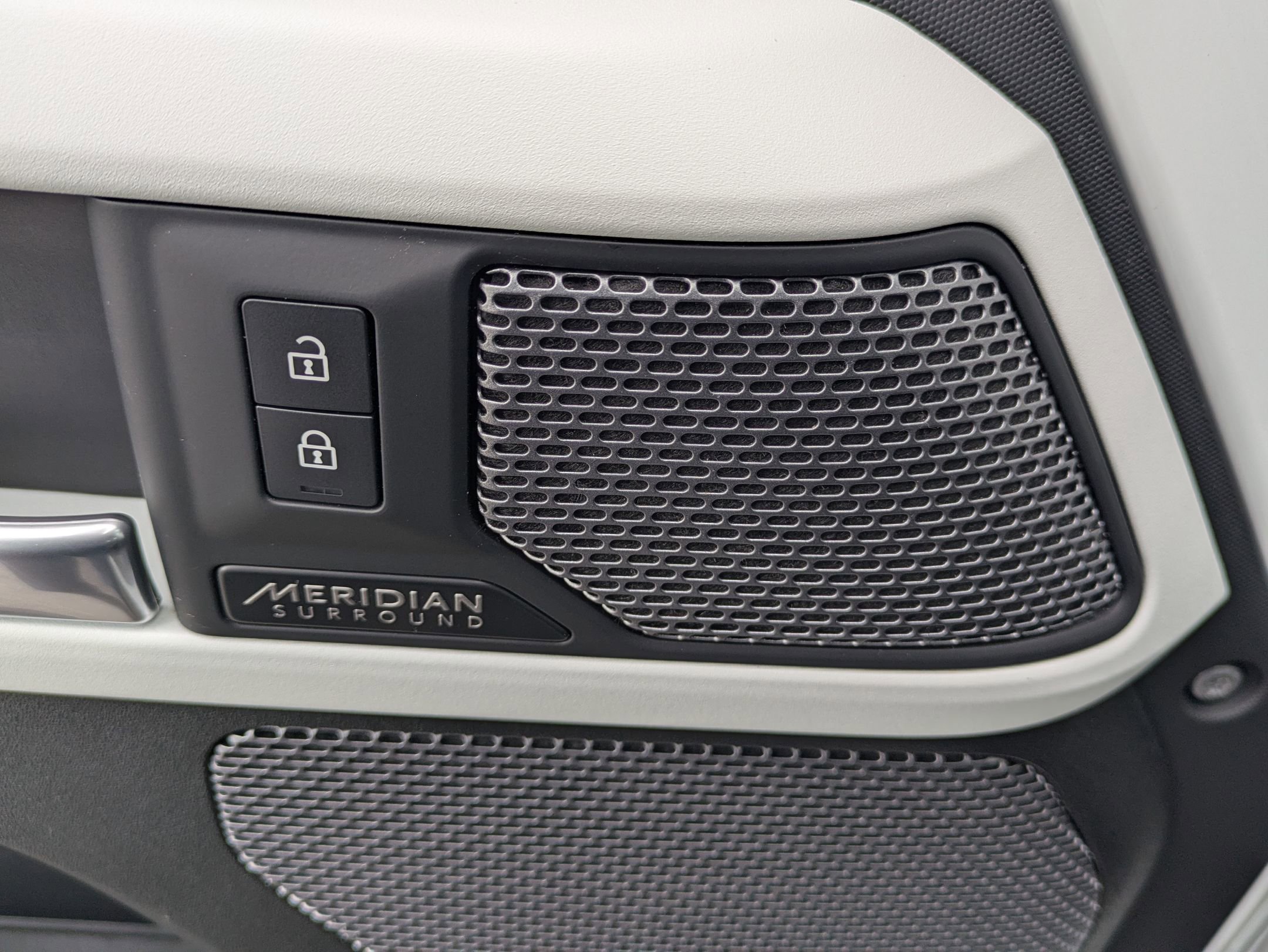 Certified 2023 Land Rover Defender 110 X-Dynamic SE image 23