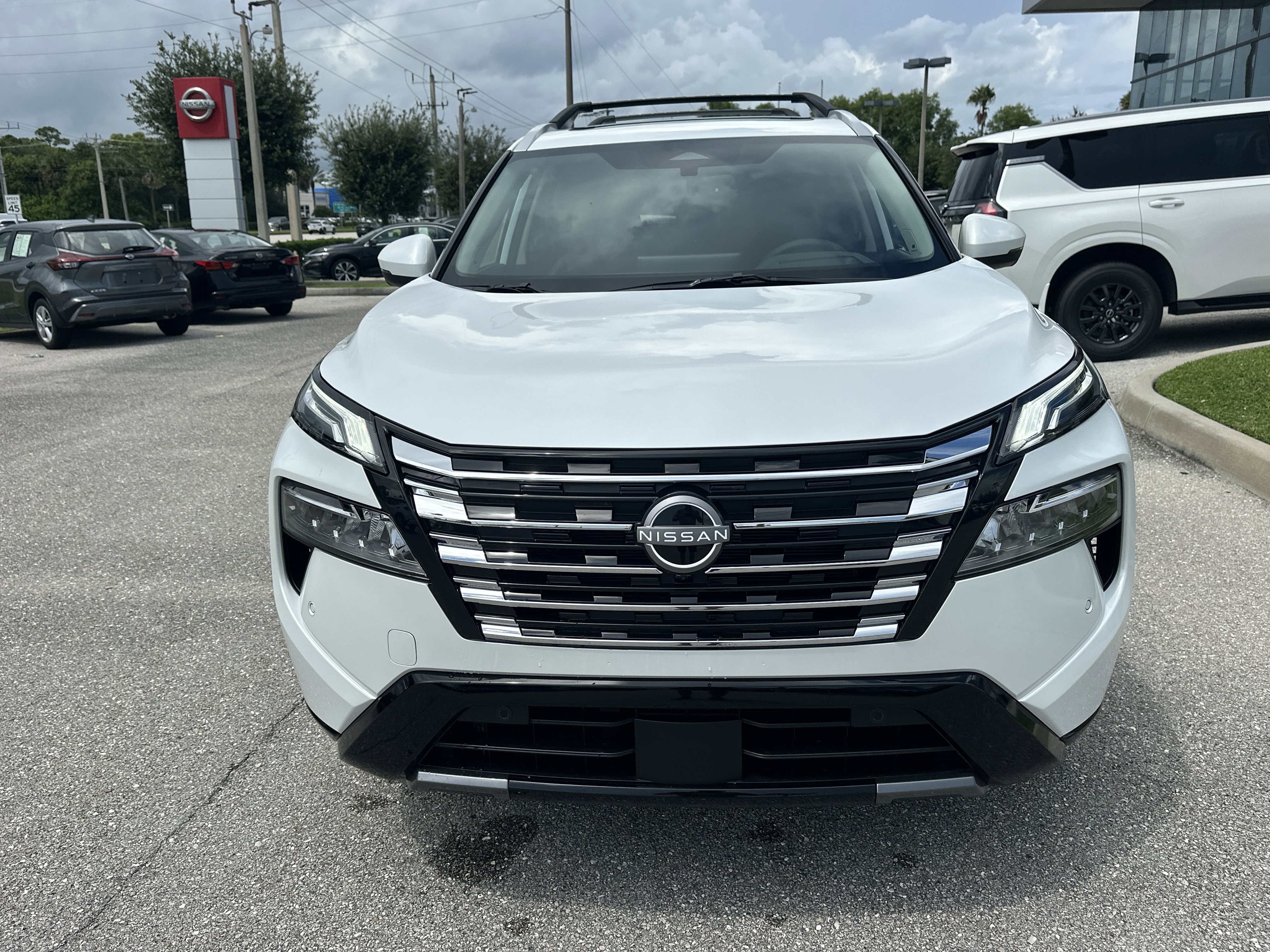 New 2026 Nissan Rogue Platinum image 3