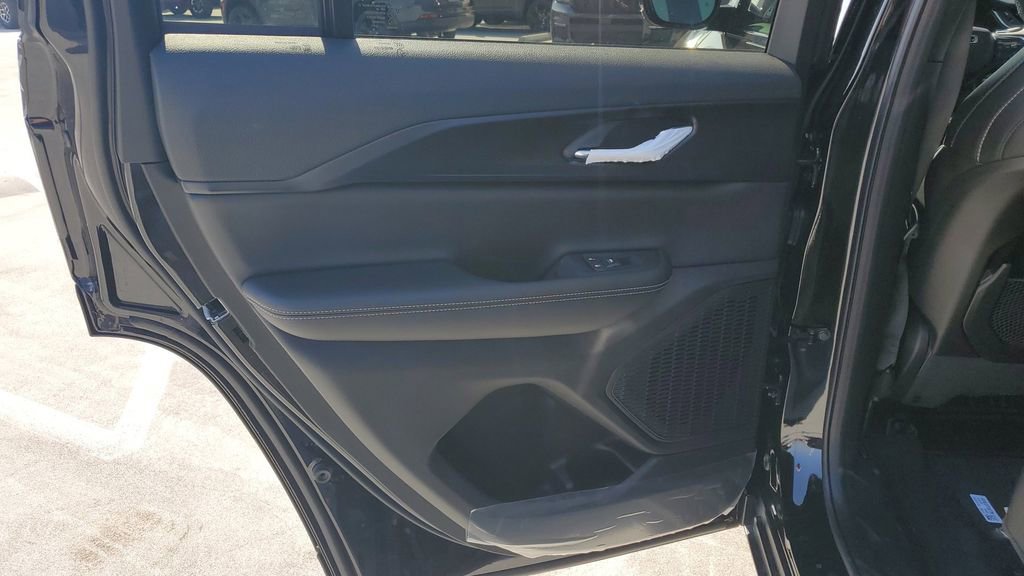 New 2025 Jeep Grand Cherokee Altitude image 16