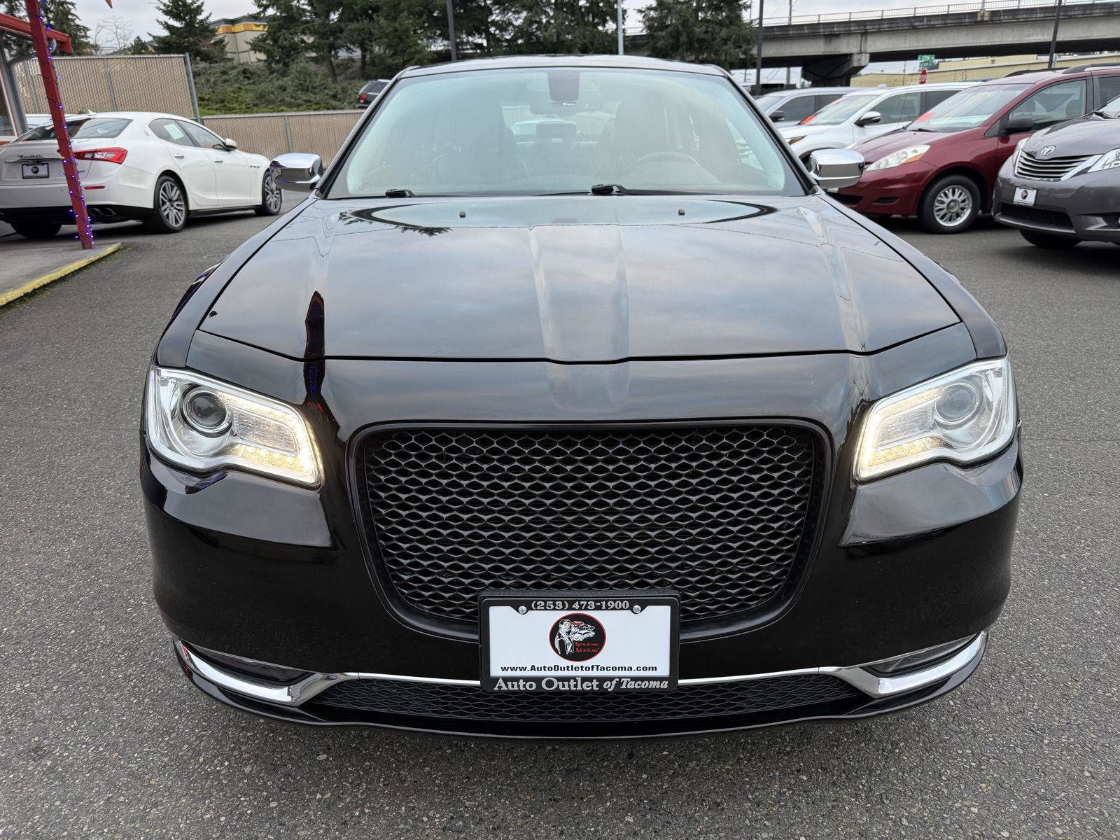 Used 2018 Chrysler 300 Limited image 3