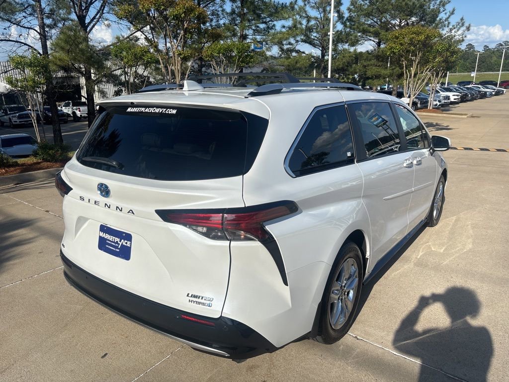 Used 2024 Toyota Sienna Limited AWD/4WD image 10