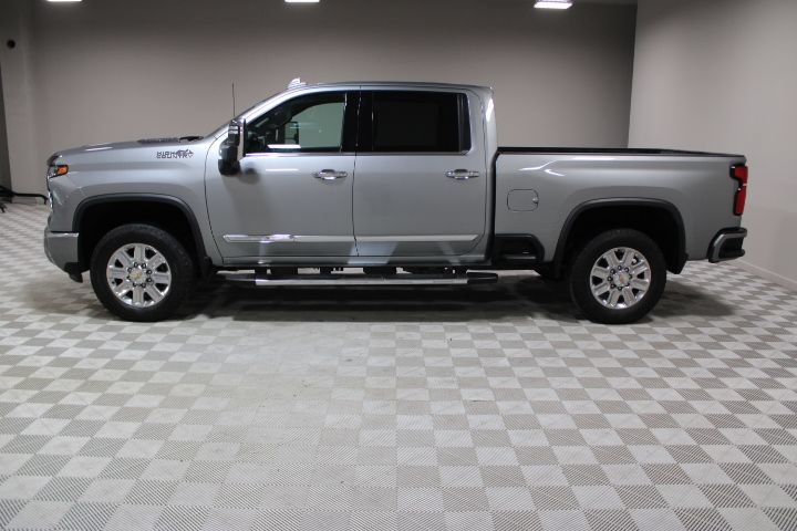 Used 2024 Chevrolet Silverado 2500 High Country w/ High Country Premium Package AWD/4WD image 9