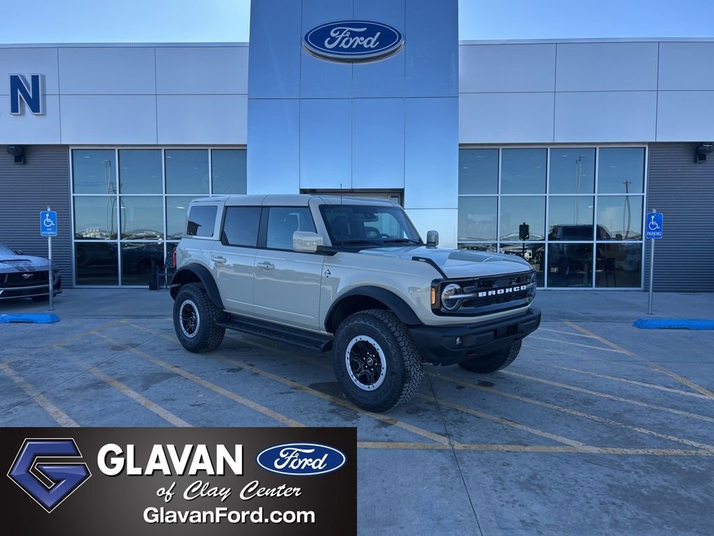 New 2025 Ford Bronco Outer Banks w/ Sasquatch Package