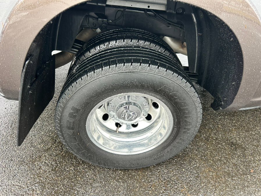 Used 2023 RAM 3500 Limited image 11