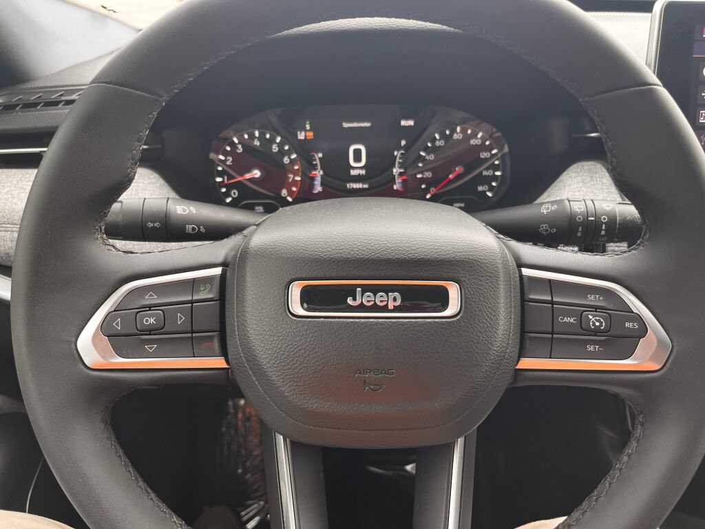 Used 2024 Jeep Compass Latitude AWD/4WD image 16