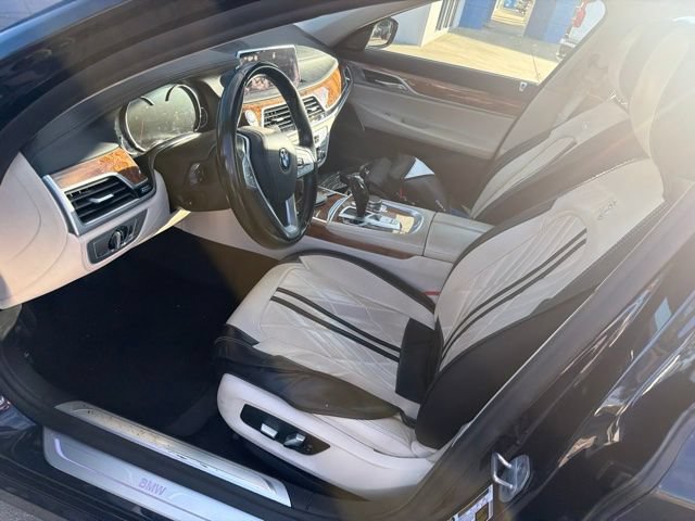 Used 2019 BMW 740i RWD image 10