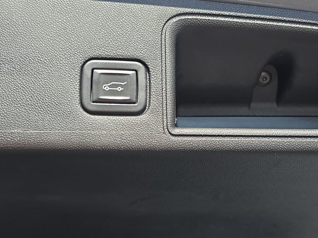 Certified 2023 GMC Terrain SLT w/ LPO, Floor Liner Package AWD/4WD image 14
