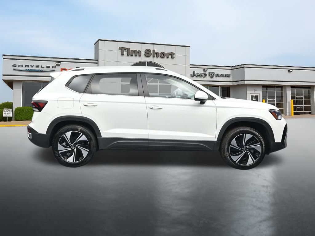 Used 2026 Volkswagen Taos SE AWD/4WD image 6