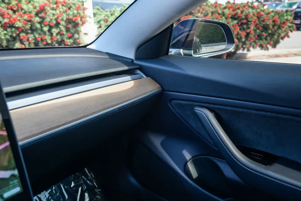 Used 2018 Tesla Model 3 Long Range RWD image 23
