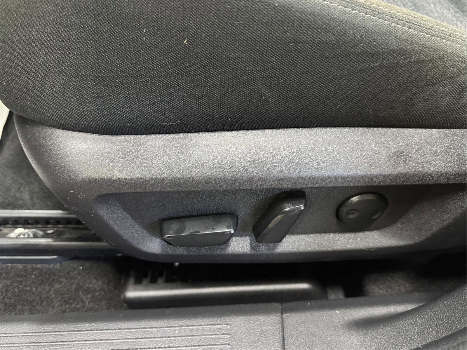 Used 2023 Nissan Rogue SV image 17