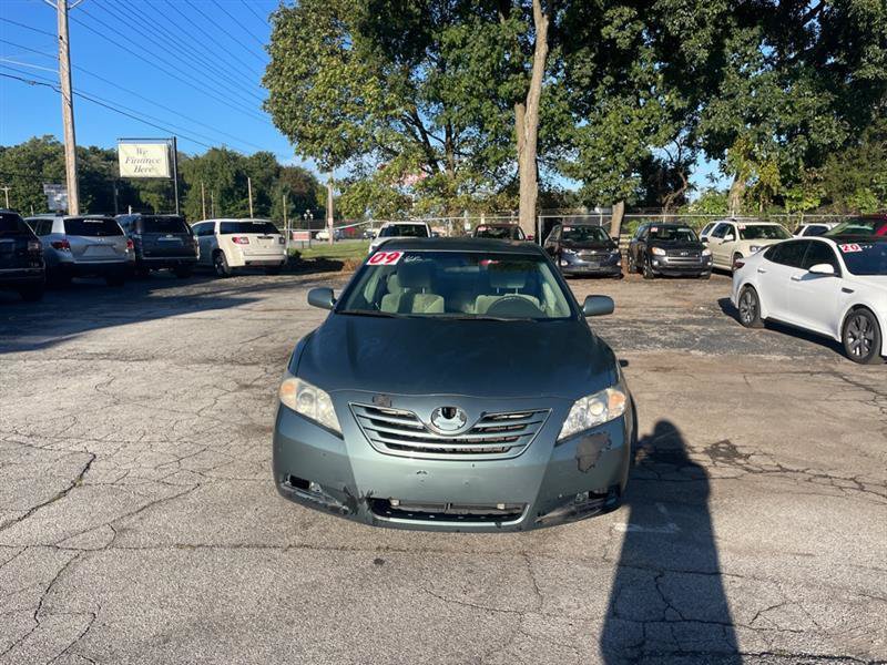 Used 2009 Toyota Camry LE FWD image 2