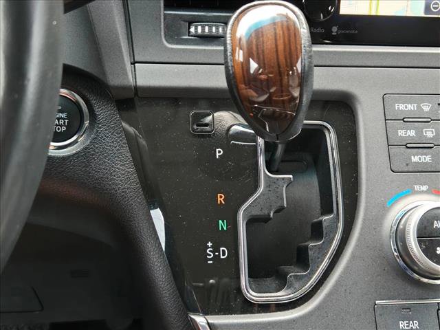 Used 2015 Toyota Sienna Limited image 16