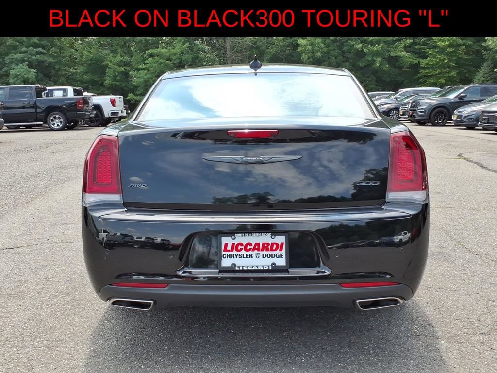 Used 2022 Chrysler 300 Touring L w/ Popular Equipment Group AWD/4WD image 5