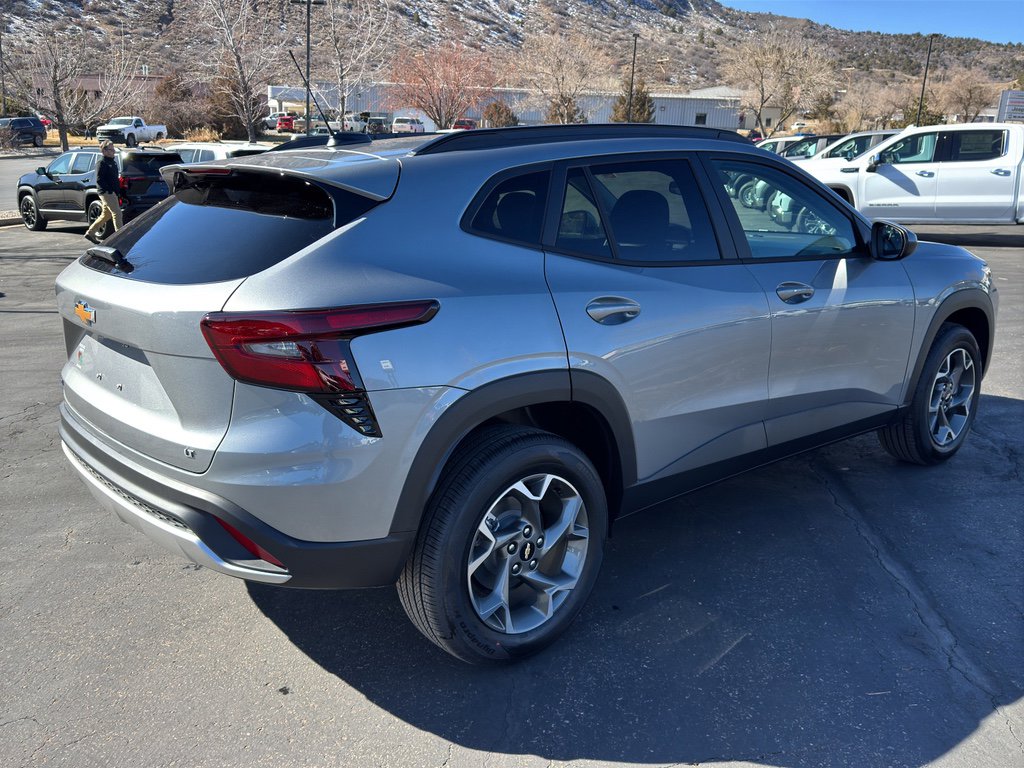 Used 2026 Chevrolet Trax LT w/ LT Convenience Package image 7