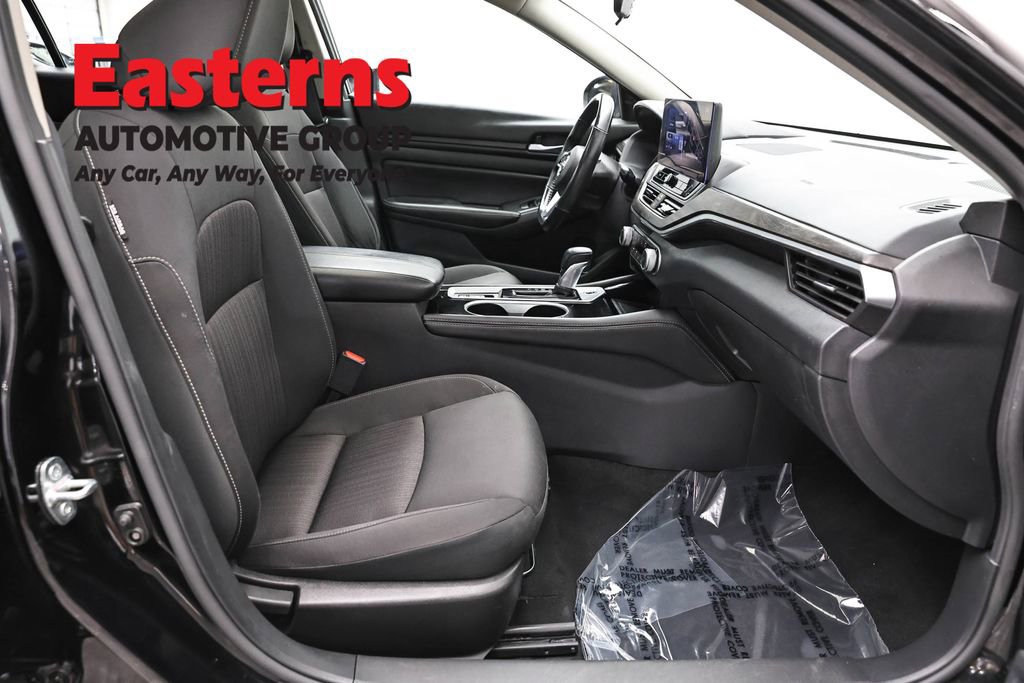 Used 2024 Nissan Altima 2.5 SV w/ SV Premium Package FWD image 24