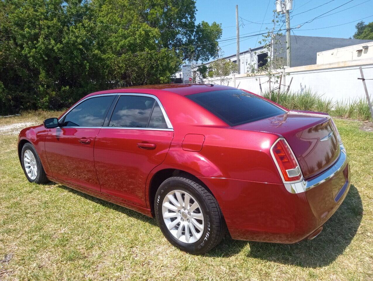 Used 2013 Chrysler 300 RWD image 6
