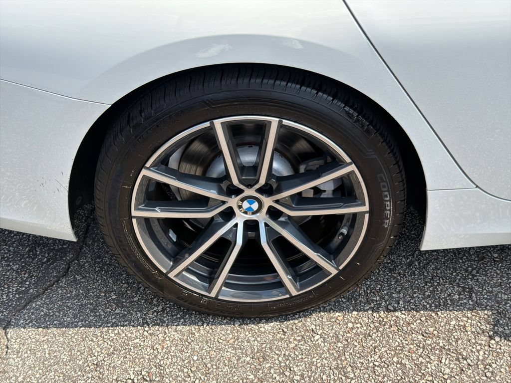 Used 2022 BMW 330i Sedan w/ Driving Assistance Package RWD image 17